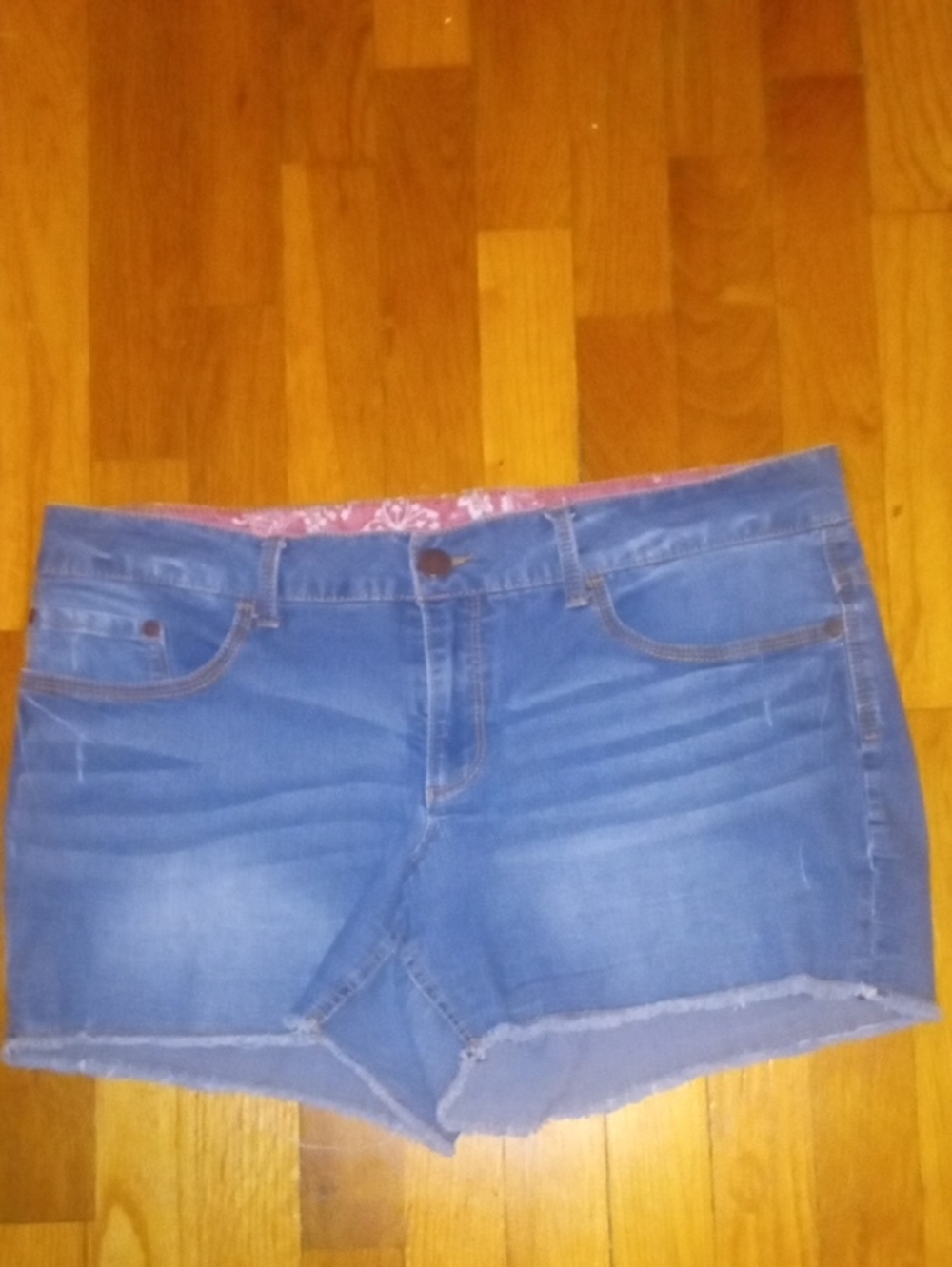 women 14 soft denim shorts, cut off style
